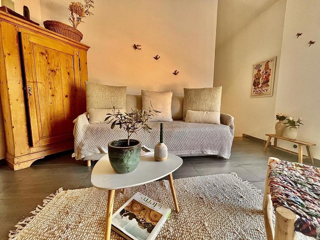 Апартаменты Loft Atypique Au Milieu Des Champs Туррет Экстерьер фото