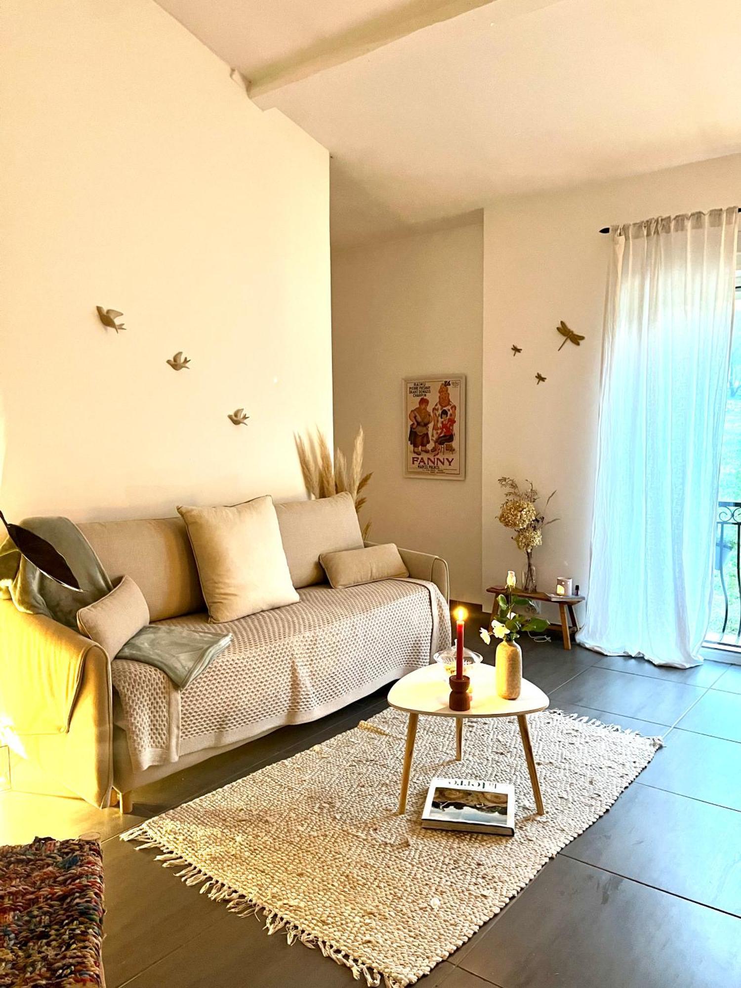 Апартаменты Loft Atypique Au Milieu Des Champs Туррет Экстерьер фото